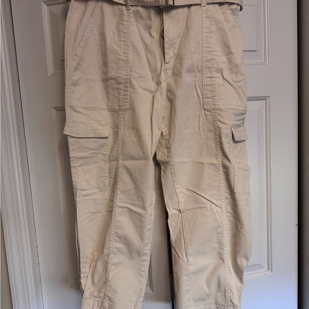 Women’s Banana Republic off-white Cargo Pants